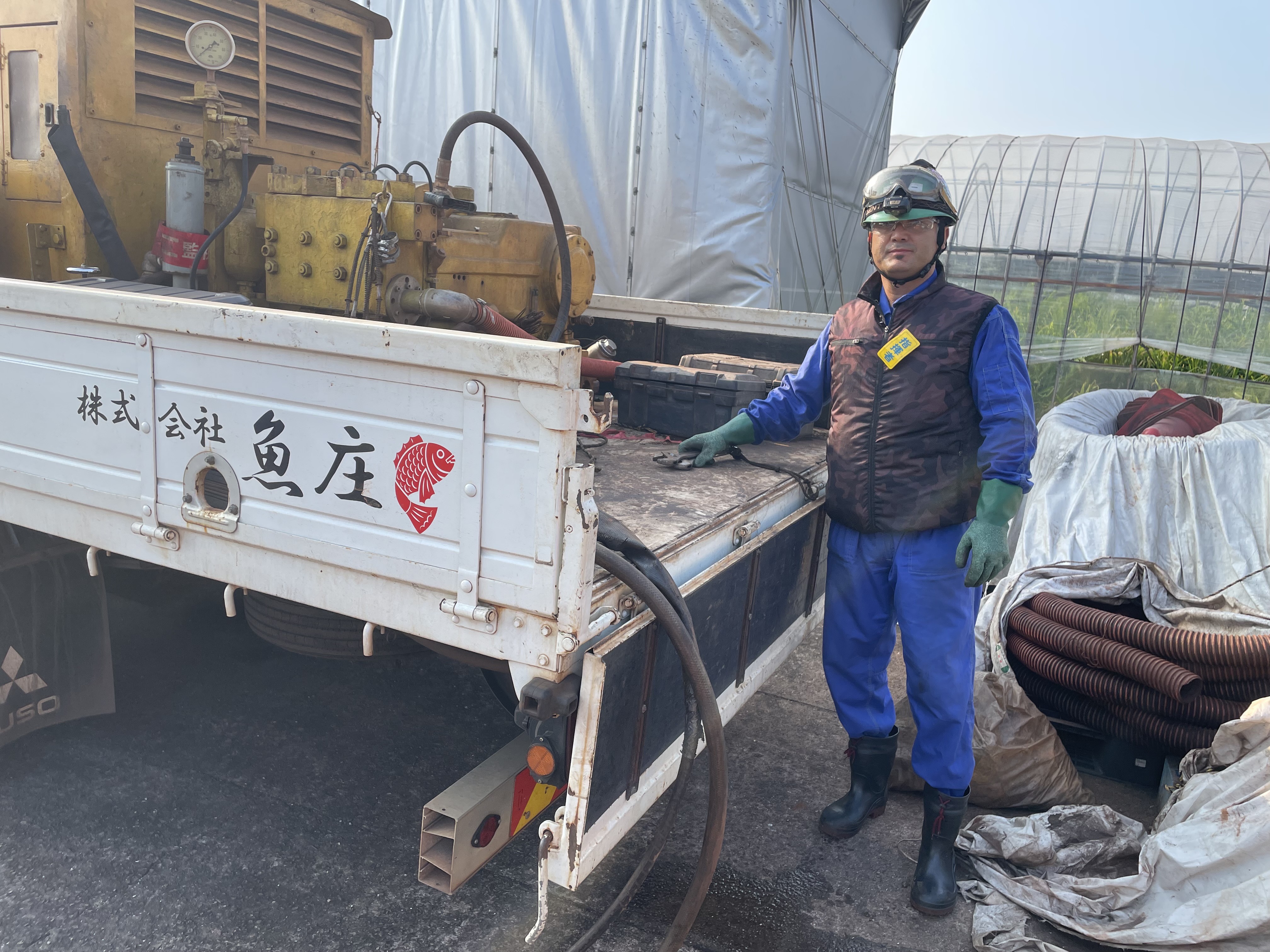 高圧洗浄と吸引作業の様子（再現）